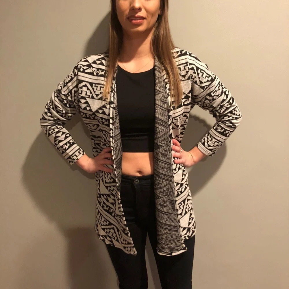 Dainty Hooligan Women’s Up A Notch Aztec White and Black Cardigan Blazer - Picture 13 of 13